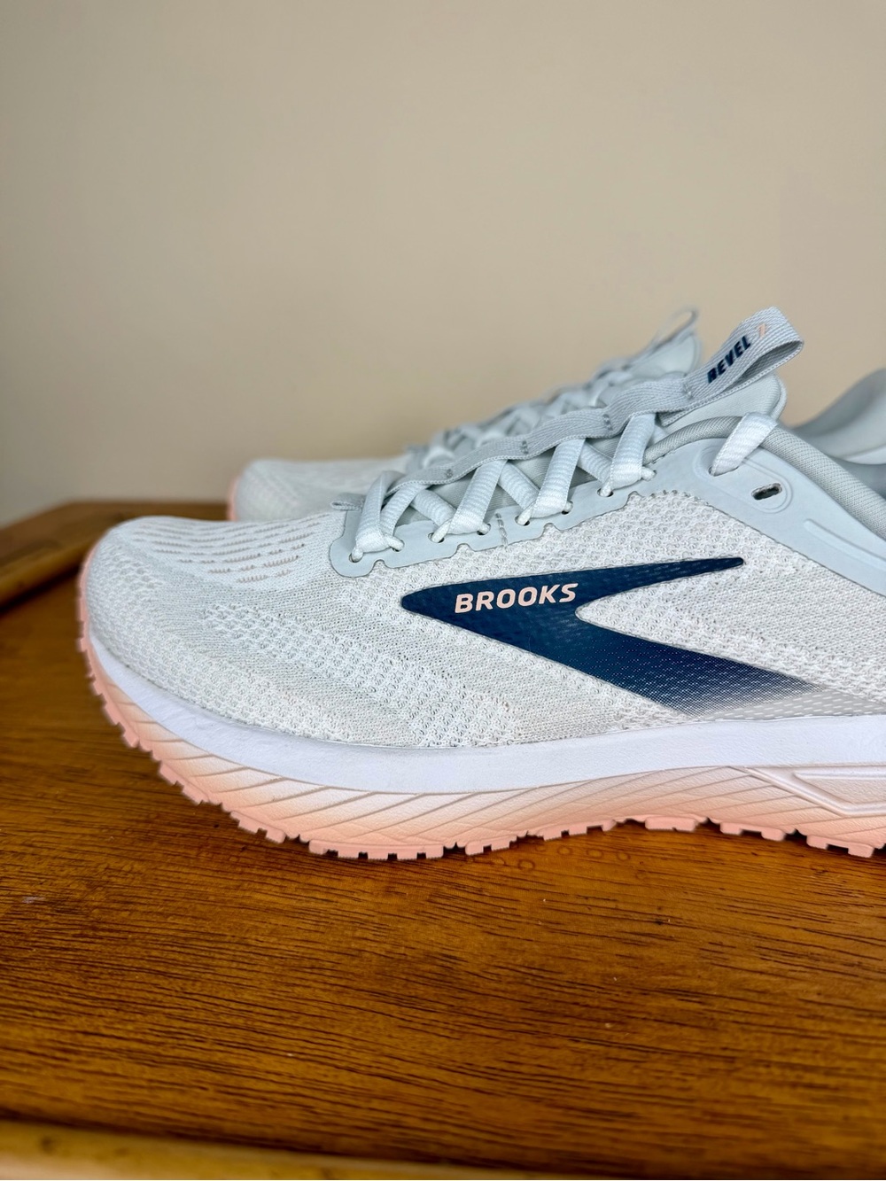 Brooks Women's Revel 7 Running Shoe Size 7.5 “Oyster / Peach” - Picture 3 of 14